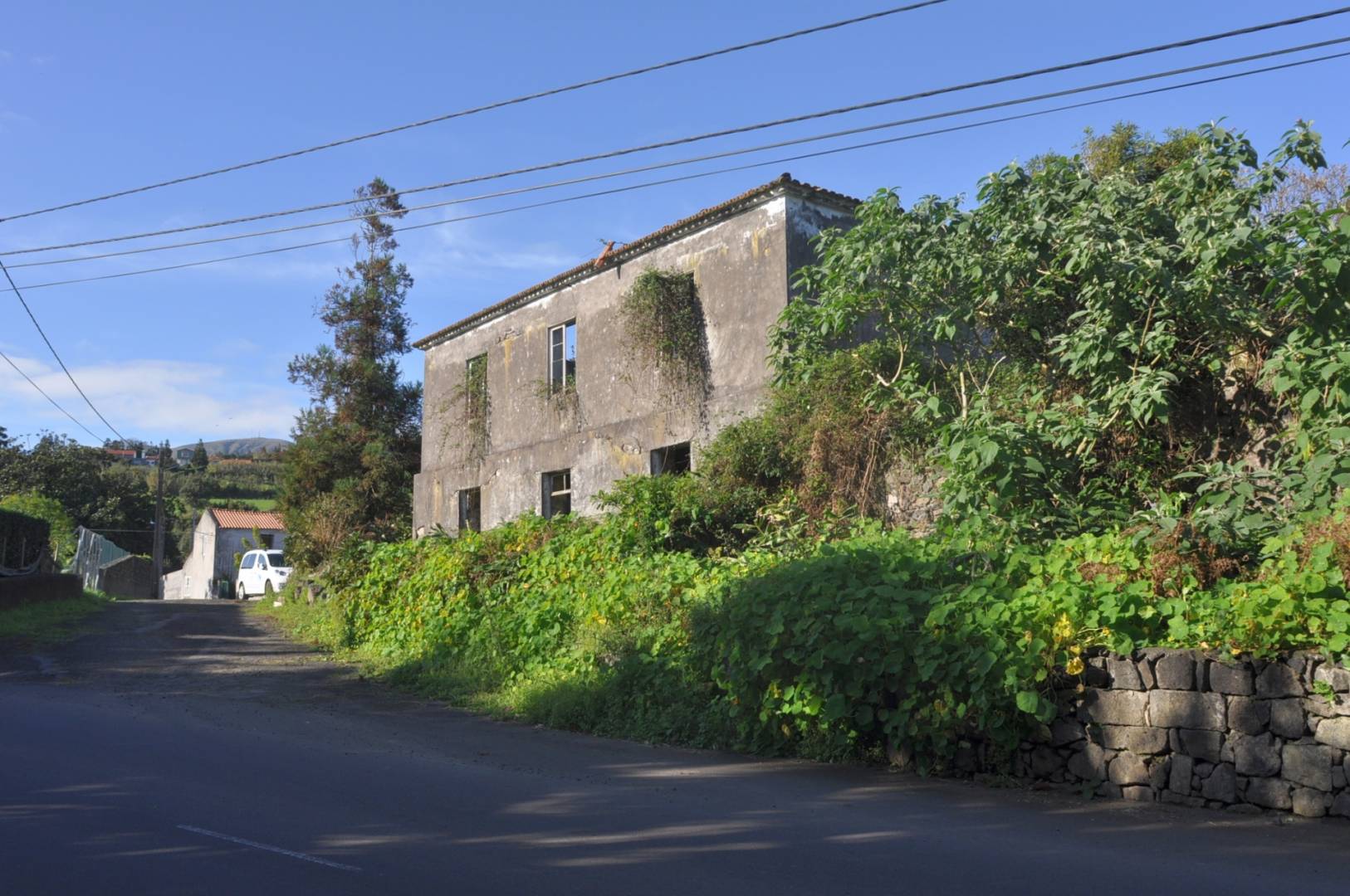 huge property view Faial