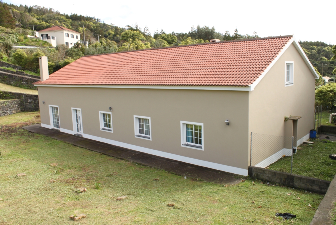 Large modern house view Faial