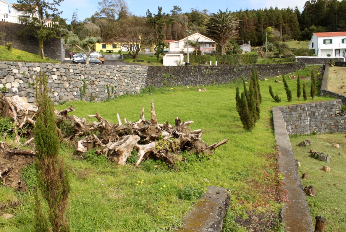 Large modern house view Faial