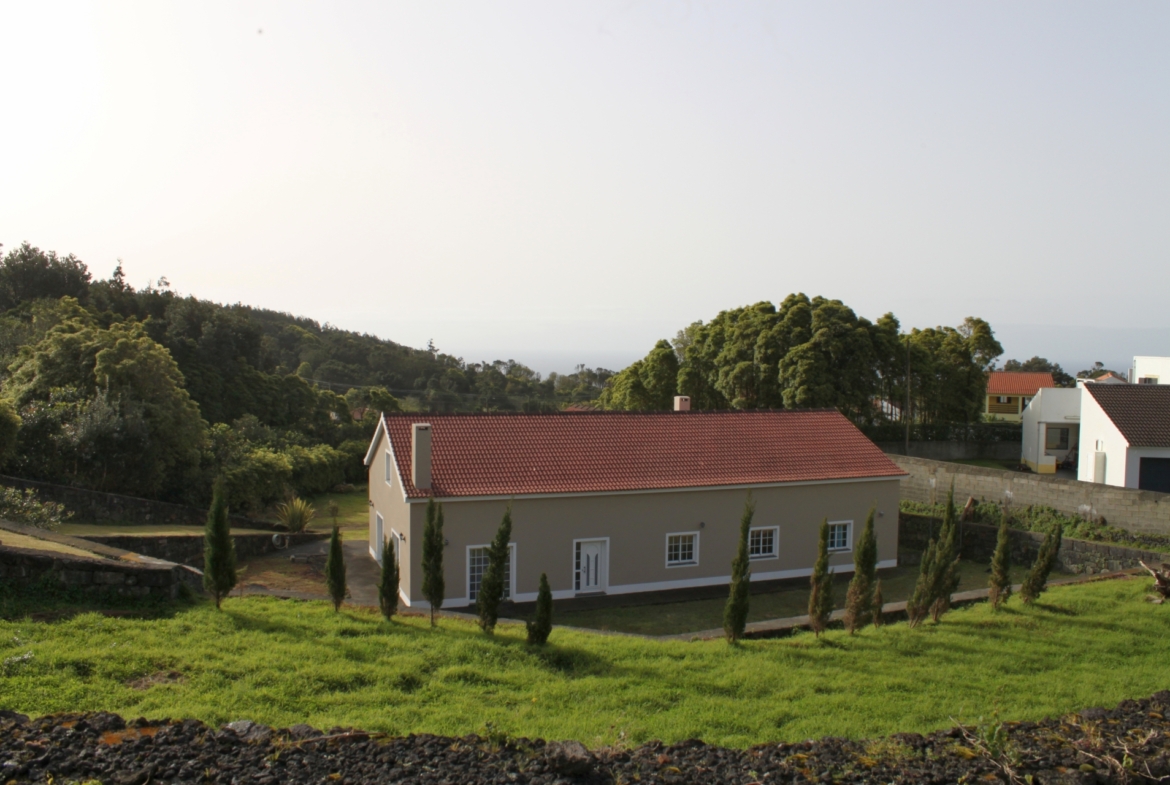 Large modern house view Faial