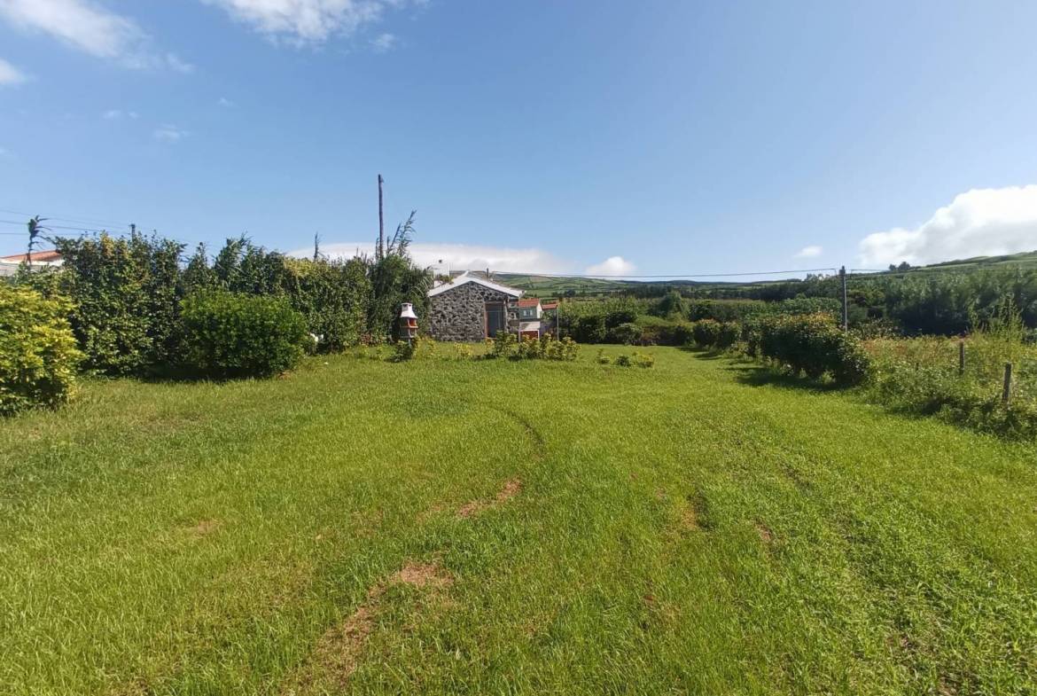 Stone house garden Faial