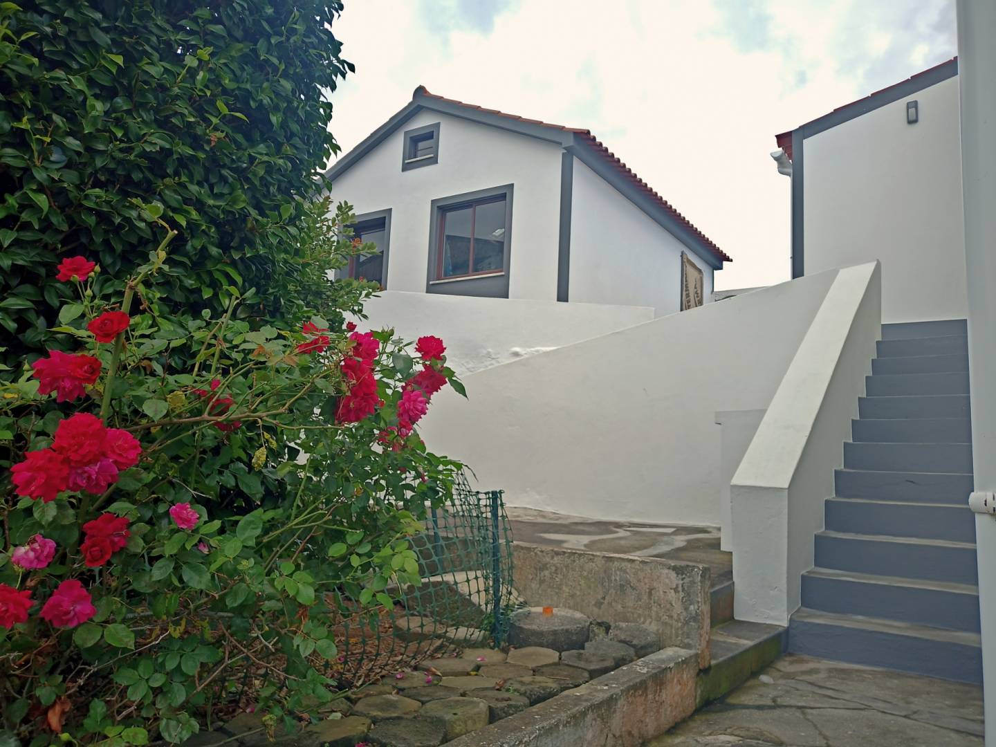 Three bedroom house, plus extra apartment and large garden, 200 meters from the beach, on Faial island, Azores.