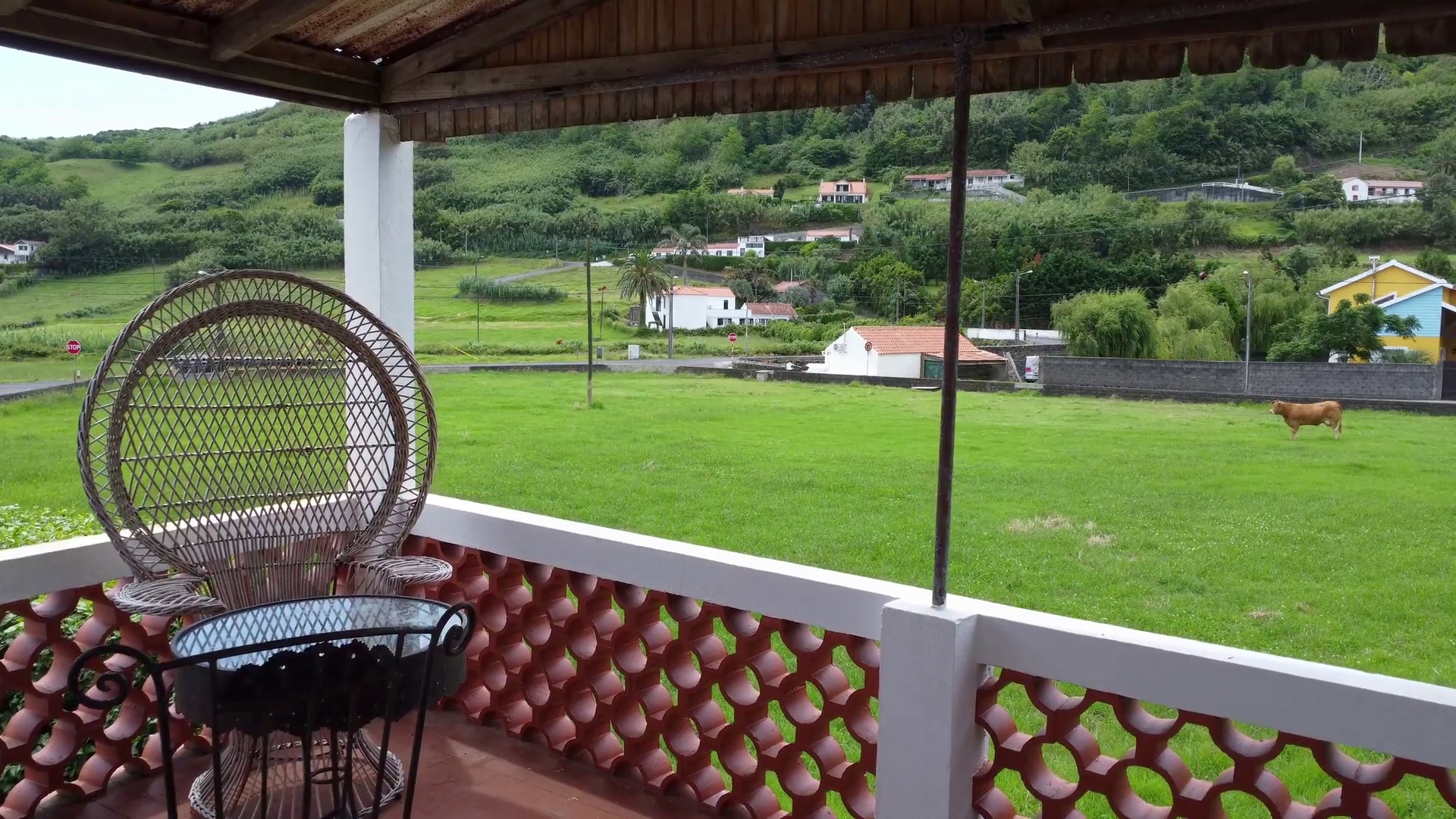 Three bedroom house, plus extra apartment and large garden, 200 meters from the beach, on Faial island, Azores.